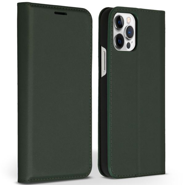 Accezz Premium Leather Slim Bookcase iPhone 12 (Pro) - Groen