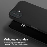 Selencia Siliconen hoesje met afneembaar koord iPhone 16 - Zwart