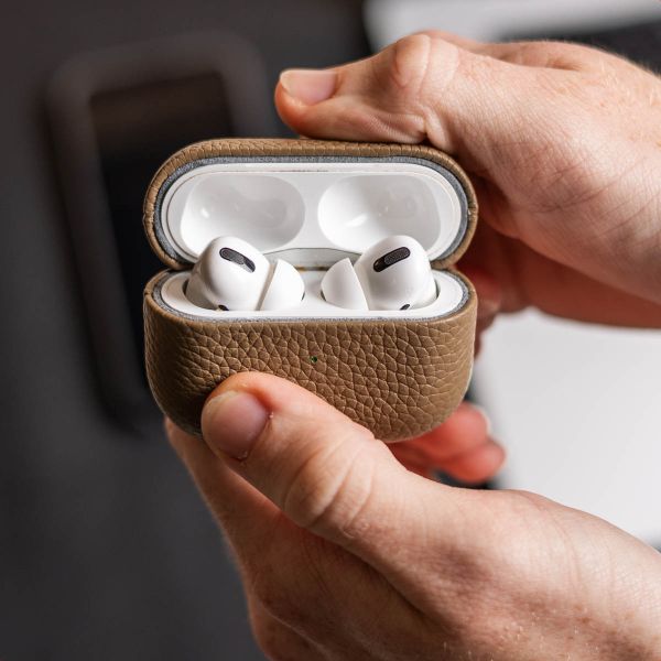 Accezz Echt Leren Case Apple AirPods 4 - Taupe