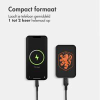 Accezz Powerbank met Geïntegreerde Kabels 10.000 mAh - Quick Charge en Power Delivery - Oranje Leeuw - Zwart