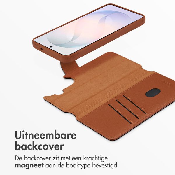Accezz Leather Bookcase 2-in-1 met MagSafe Samsung Galaxy S26 - Sienna Brown