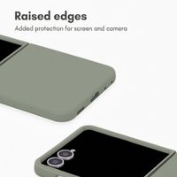 Accezz Liquid Silicone Case with MagSafe Samsung Galaxy Z Flip 8 - Cooper Green