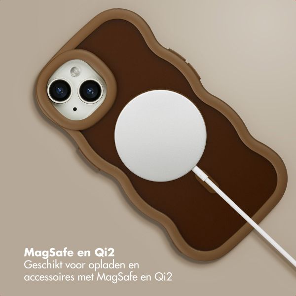 Selencia Wavy Backcover met MagSafe Apple iPhone 15 - Mocha Brown