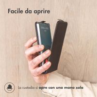 Accezz Flipcase Apple iPhone 15 - Zwart