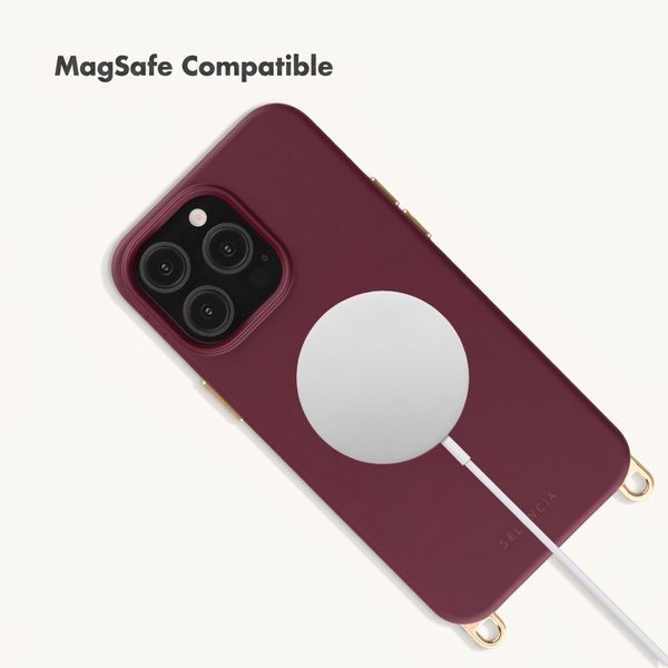 Selencia Rivièra MagSafe Back Cover with detachable hooks Apple iPhone 13 Pro - Bold Burgundy