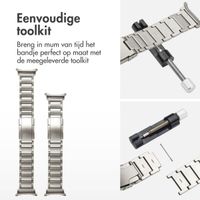 Accezz Mat Titanium bandje voor de Samsung Galaxy Watch Ultra (2024/2025) - Zilver