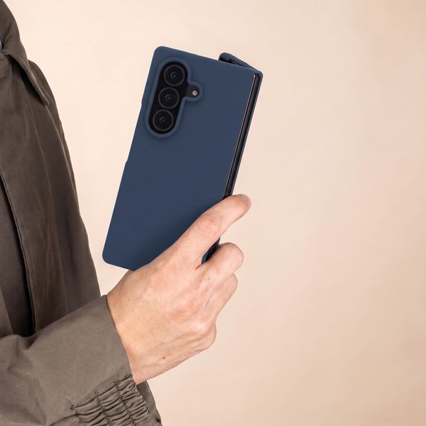 Accezz Liquid Silicone Backcover Samsung Galaxy Z Fold 8 Ultra - Donkerblauw