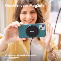 Accezz Liquid Silicone Backcover met MagSafe Apple iPhone 16 Pro Max - Donkergroen