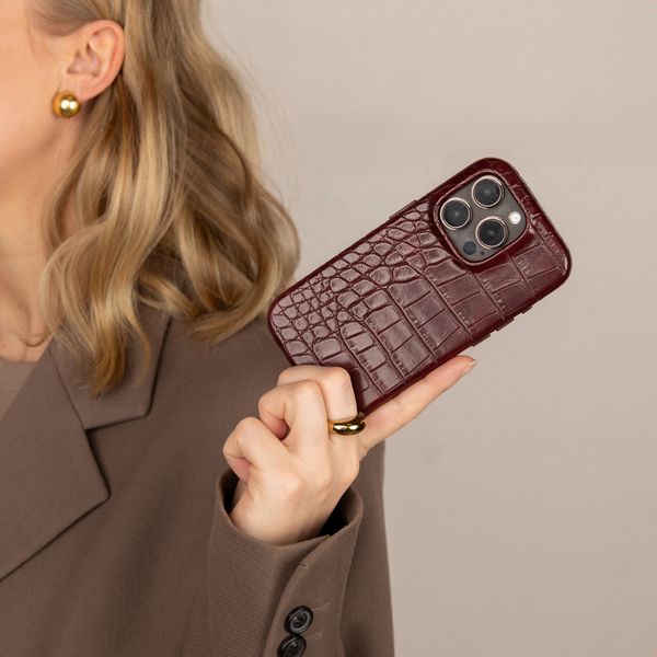 Selencia Croco Backcover met MagSafe Apple iPhone 16 - Burgundy