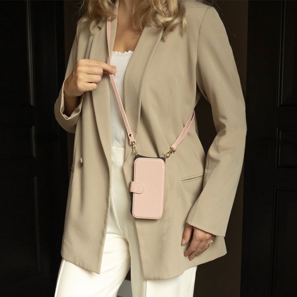 Selencia Riva Bookcase met MagSafe en Koord Apple iPhone 16 - Old Pink