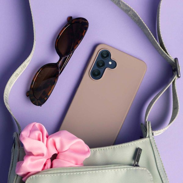 imoshion Color Backcover Apple iPhone 15 - Bruin