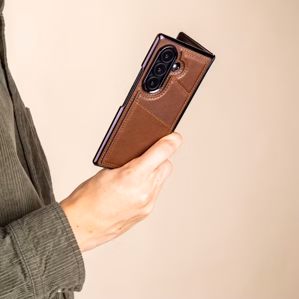 imoshion Kunstleren MagSafe Backcover met Pashouder Samsung Galaxy Z Fold 8 Ultra - Donkerbruin