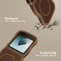 Selencia Wavy Backcover met MagSafe Samsung Galaxy Z Flip 6 - Mocha Brown