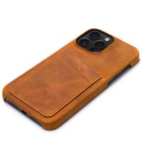 Wachikopa Full Wrap C.C. Backcover met 2 pashouders iPhone 15 Pro - Camel