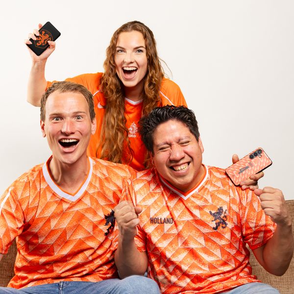 Accezz Powerbank met Geïntegreerde Kabels 10.000 mAh - Quick Charge en Power Delivery - Oranje Leeuw - Zwart