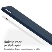 Accezz Liquid Silicone Backcover met penhouder Apple iPad Pro 11 (2024) M4 - Donkerblauw