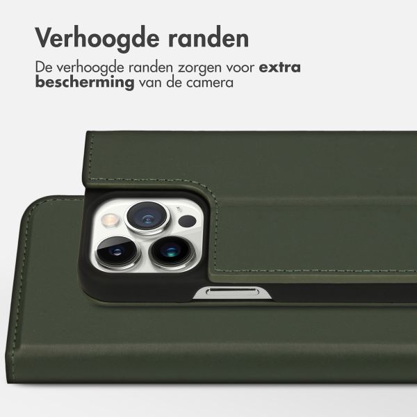 Accezz Premium Leather Slim Bookcase iPhone 13 Pro - Groen