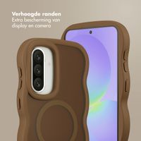 Selencia Wavy Backcover met MagSafe Samsung Galaxy A36 / A56 - Mocha Brown