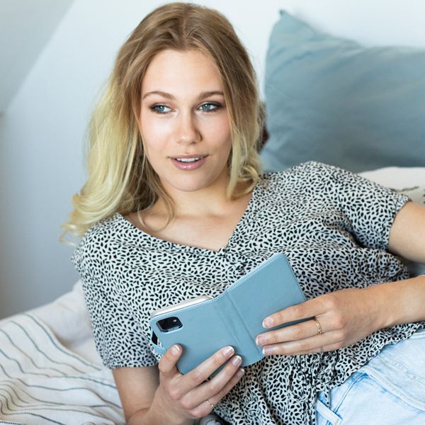 Selencia Echt Lederen Bookcase iPhone Xr - Lichtblauw