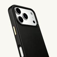 Selencia Rivièra MagSafe Backcover met afneembare haakjes Apple iPhone 17 Pro - Velvet Black