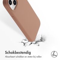Accezz Liquid Silicone Backcover met MagSafe Apple iPhone 15 - Lichtbruin