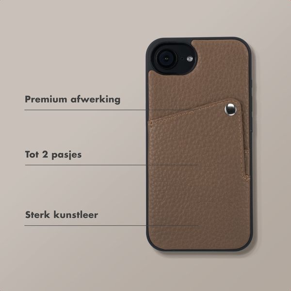 Selencia Riva Backcover met Pashouder Apple iPhone 16e - Mocha Brown