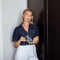 Selencia Vivid Backcover met MagSafe Apple iPhone 15 Pro - Wavy Smiley Green