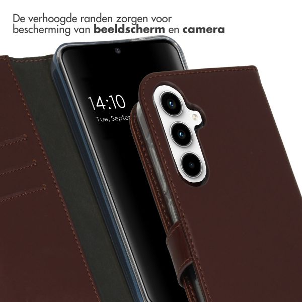 Selencia Echt Leren Bookcase Samsung Galaxy A55 - Donkerbruin