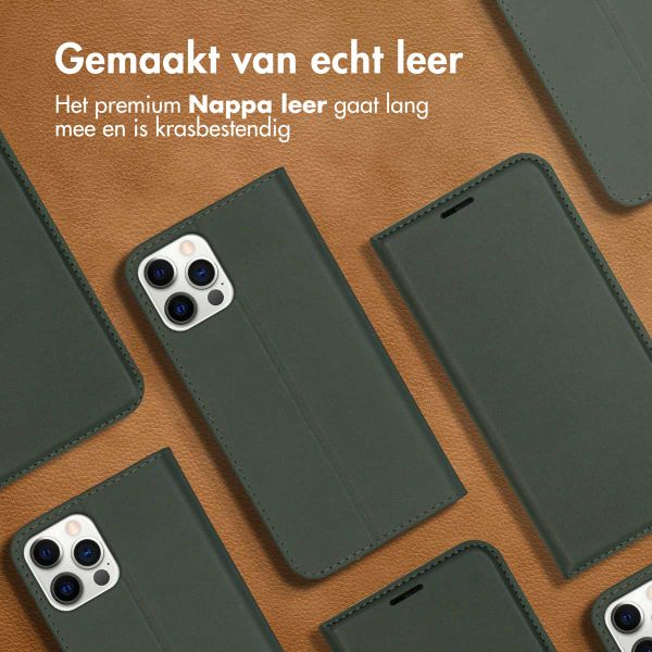 Accezz Premium Leather Slim Bookcase iPhone 12 (Pro) - Groen