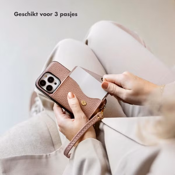 Selencia Sera Telefoonhoes met Koord en Envelop Pashouder Apple iPhone 15 - Old Pink