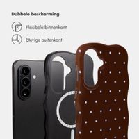 Selencia Vivid Wavy Backcover met MagSafe Samsung Galaxy A37 (5G) - Happy Dots Chocolate