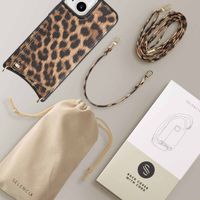 Selencia Nova Backcover met koord en pashouder iPhone 15 - Leopard