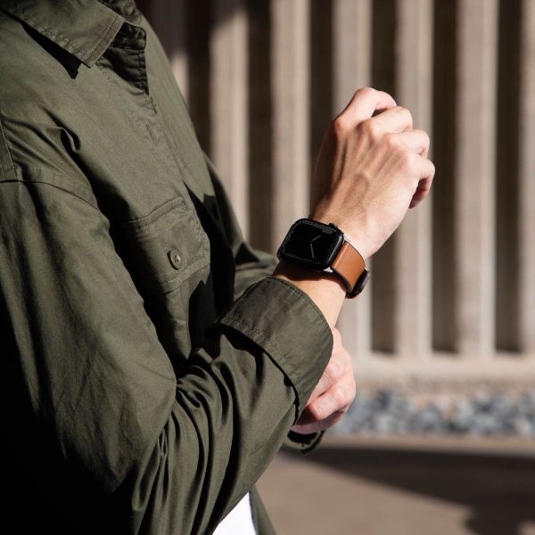 Uniq Straden Waterproof leren bandje Apple Watch Series 1 t/m 11 / SE / Ultra (44/45/46/49 mm) - Toffee