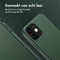 Accezz MagSafe Leather Backcover Apple iPhone 12 (Pro) - Cedar Green