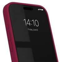 iDeal of Sweden Silicone Case iPhone 14 Pro - Cranberry