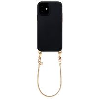 Selencia Rivièra MagSafe Backcover met afneembare haakjes voor de Apple iPhone 12 / 12 Pro - Velvet Black + Sleek Chain Polskoord - Gold