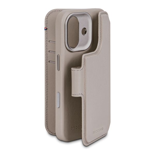 Decoded 2 in 1 Leather Detachable Wallet MagSafe Apple iPhone 17 - Solid Clay