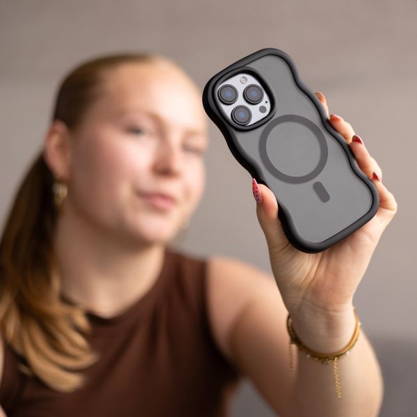 Selencia Wavy Backcover met MagSafe Samsung Galaxy S24 Ultra - Zwart