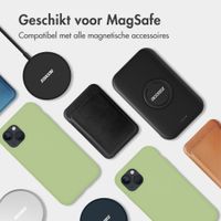 Accezz Liquid Silicone Backcover met MagSafe Apple iPhone 15 Plus - Groen