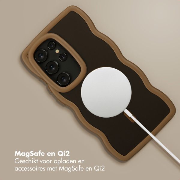 Selencia Wavy Backcover met MagSafe Samsung Galaxy S24 Ultra - Mocha Brown