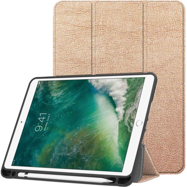 imoshion Trifold Bookcase iPad 6 (2018) 9.7 inch / iPad 5 (2017) 9.7 inch / Air 2 (2014) /Air 1 (2013) - Goud