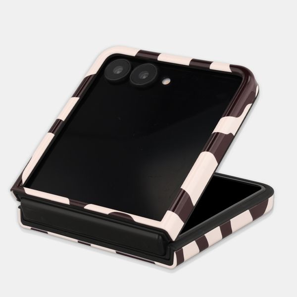 Selencia Vivid Backcover met MagSafe Samsung Galaxy Z Flip 8 - Art Wave Black
