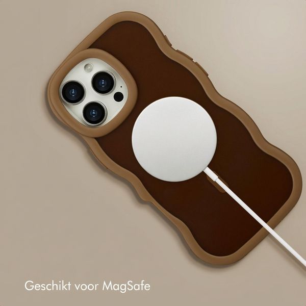 Selencia Wavy Backcover met MagSafe Apple iPhone 16 Pro Max - Mocha Brown