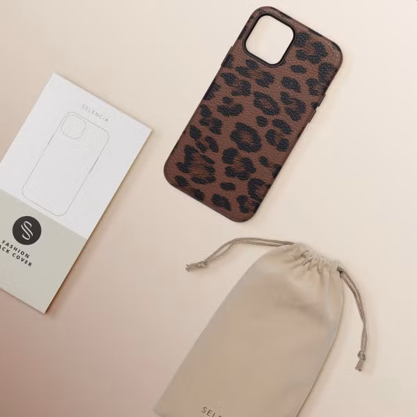 Selencia Sabi Backcover Panterprint met MagSafe Apple iPhone 12 (Pro) - Mocha Brown