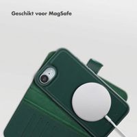 Selencia Olyn Uitneembare Bookcase met MagSafe Apple iPhone 17e / 16e - Groen