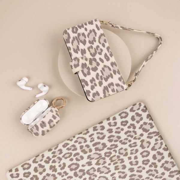 Selencia Sabi Bookcase with Leopard Print Apple iPhone 15 - Soft Ivory