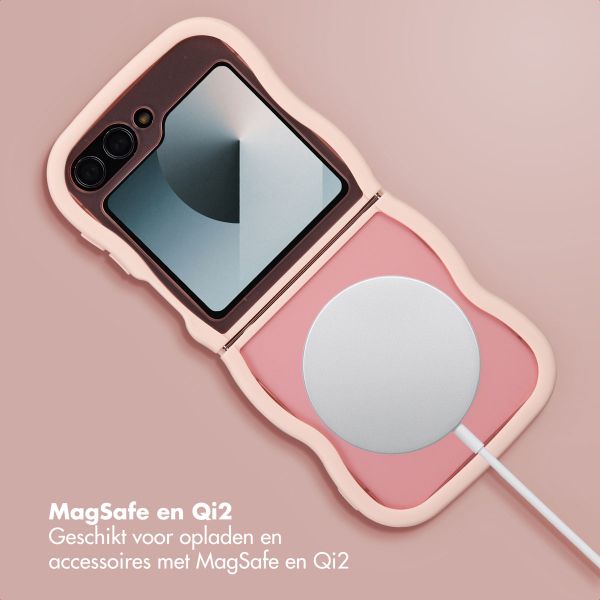 Selencia Wavy Backcover met MagSafe Samsung Galaxy Z Flip 6 - Soft Pink