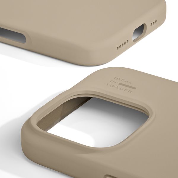 iDeal of Sweden Silicone Case met MagSafe Apple iPhone 16 Pro Max - Beige