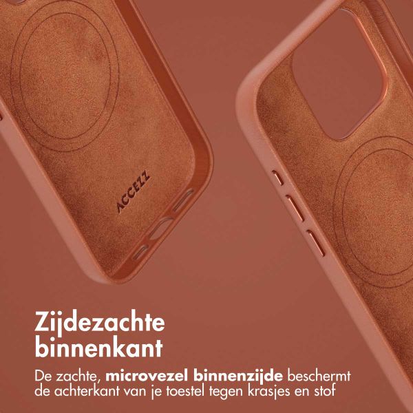 Accezz Leather Bookcase 2-in-1 met MagSafe Apple iPhone 15 Pro - Sienna Brown