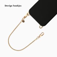 Selencia Rivièra MagSafe Backcover met afneembare haakjes voor de Apple iPhone 17 - Velvet Black + Sleek Chain Polskoord - Gold